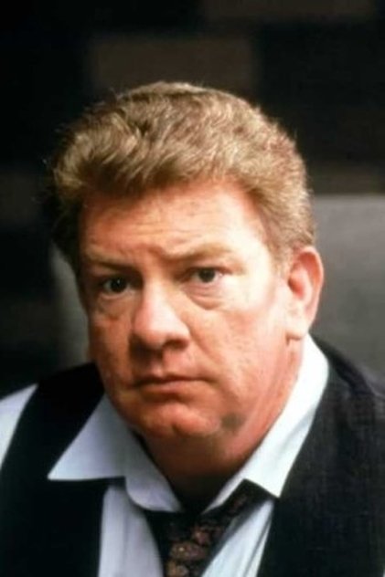 Charles Hallahan como Norris