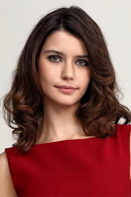 Beren Saat as Serin