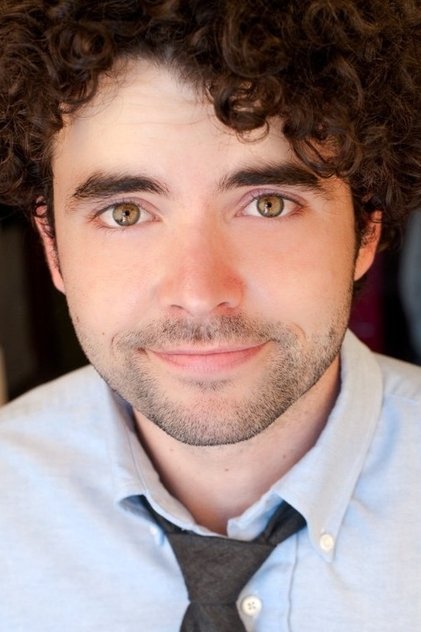 Nick Rutherford dans le rôle de Ted Jr.