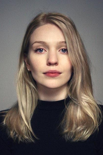 Natalie Mitson as Naomi