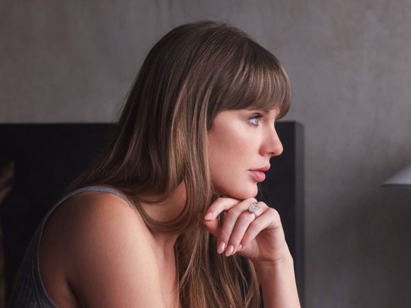 Taylor Swift lanza una versión al piano de ‘Patient Zero’ mientras la original sigue siendo número 1 del Hot 100