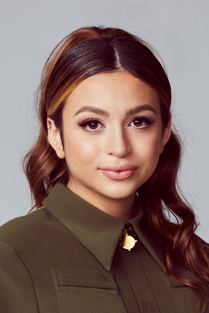 Josie Totah dans le rôle de Tina Blake