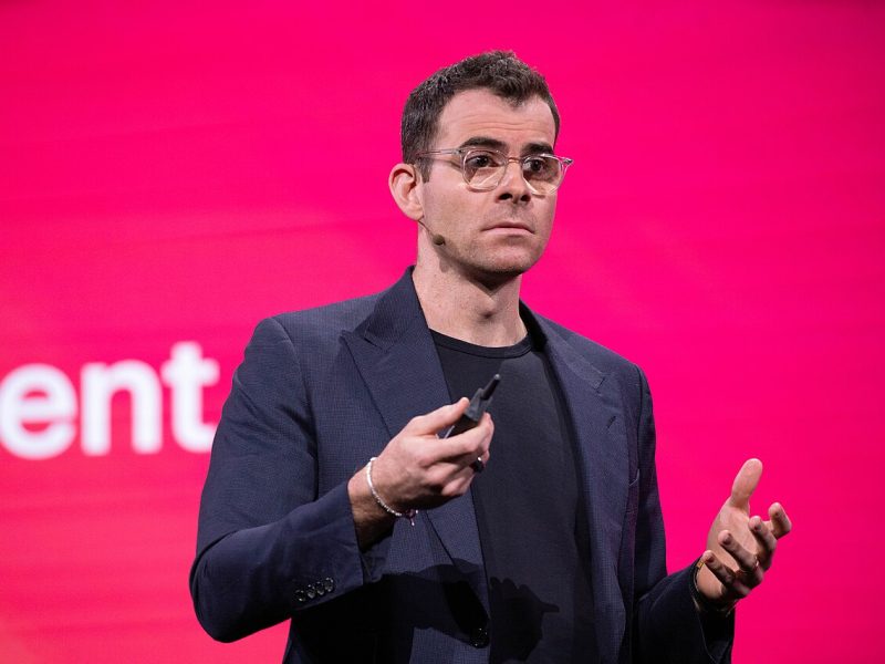 Adam Mosseri, jefe de Instagram, prevé más rechazo a la IA y admite que ese contenido rinde menos