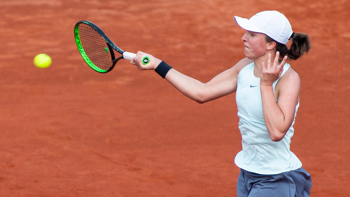 Iga Swiatek avanza a octavos del Abierto de Wuhan: ganó sin brillar y se juega su lugar en las Finales WTA