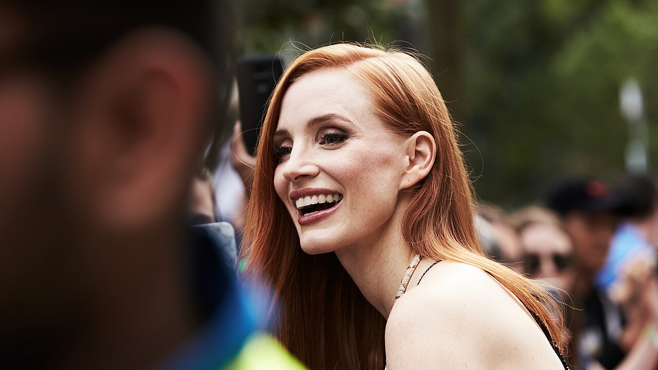 Người Mẹ Khác tại phòng vé: Jessica Chastain nhắm ngôi đầu, bỏ xa phim mới của Aaron Sorkin