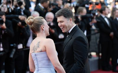 Colin Jost ressort son Pete Hegseth dans SNL, une imitation qui tourne toujours autour de la même blague