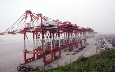 La Chine croît de 4,5 % grâce aux puces pour l&rsquo;IA, mais ses ménages dépensent à peine