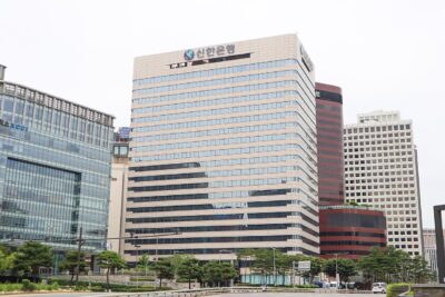 新韓銀行など韓国の金融7社で6万8000人分の情報流出、AIハッキングツールの痕跡
