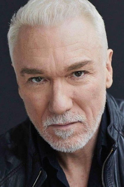 Patrick Page como Satan (voice)