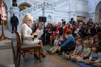 Oprah Winfrey abre el homenaje de la CMA a Dolly Parton, un cartel que solo ella podía unir