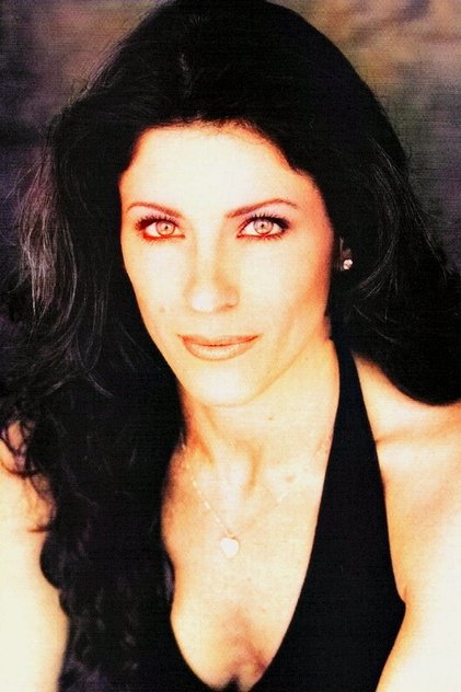 Julie Lott Gallo como Doctor Mannheim