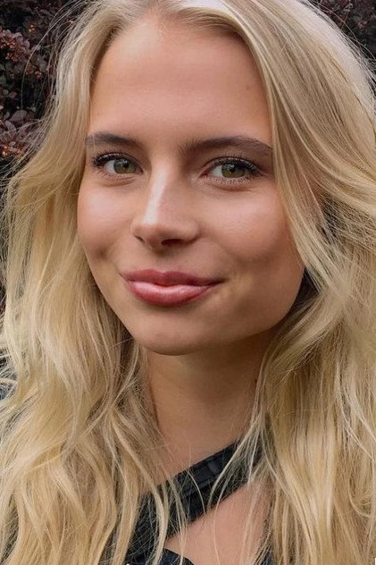 Karoline Hamm als Young Leonora
