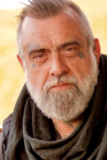 Mike Ferguson como The Associate