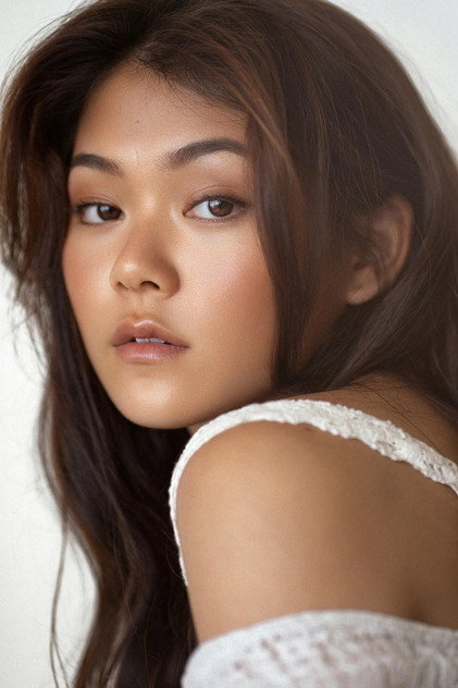 Momona Tamada como Maya