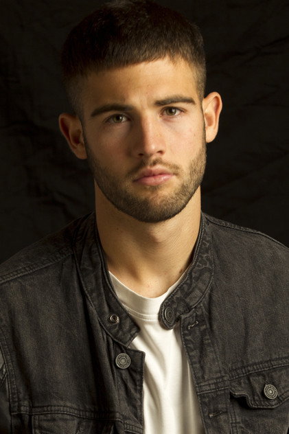 Jason Fernández dans le rôle du jeune Jake