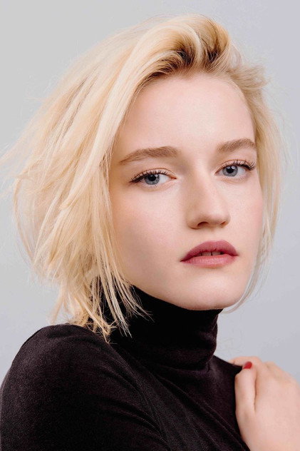 Julia Garner como Justine
