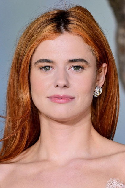 Alison Oliver als Venetia Catton