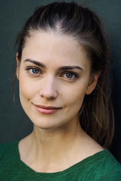 Laura Berlin als Emma von der Normandie