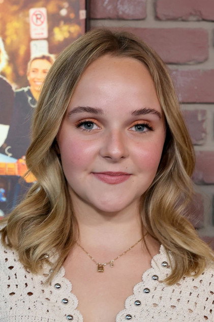 Abby James Witherspoon como Lizzie