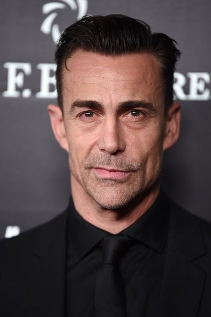 Daniel Bernhardt como Falko