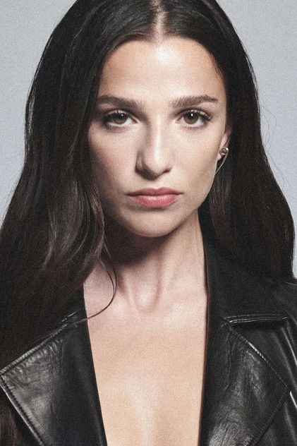 Marisa Abela como Sophie Jones