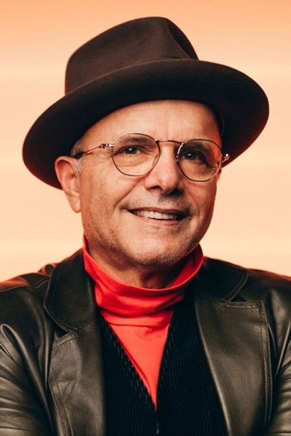 Joe Pantoliano como Cypher