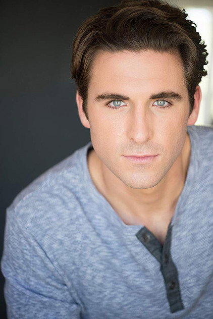 Conner Floyd como Marcus