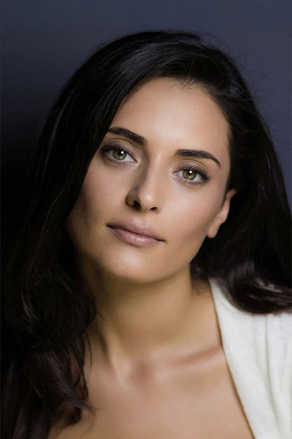 Aslihan Gurbuz as Zeynep