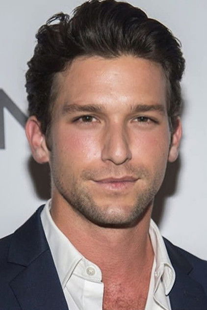 Daren Kagasoff como Bill Koenig