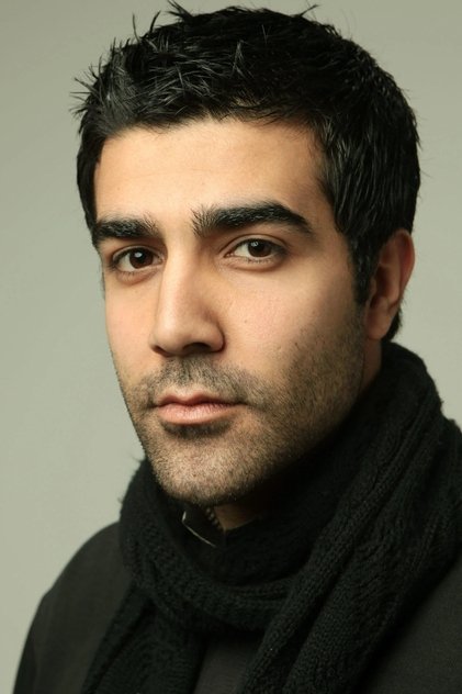 Bobby Naderi como Agent Matt Wiley