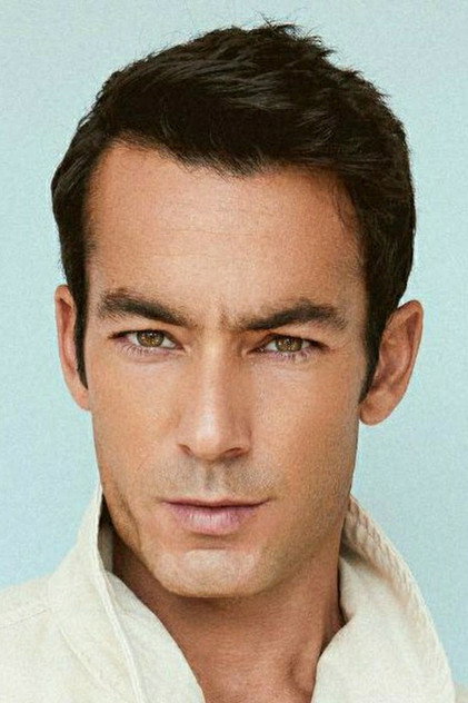 Aarón Díaz 饰 Naram
