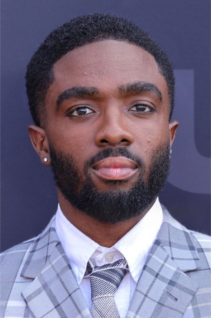 Caleb McLaughlin como Dru 'Lil Dru' Joyce III