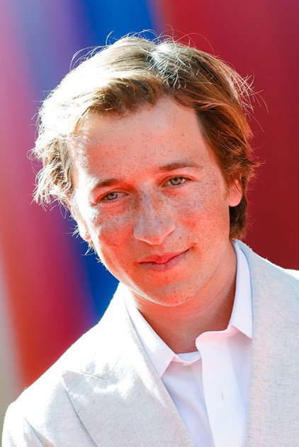 Skyler Gisondo as Jimmy Olsen