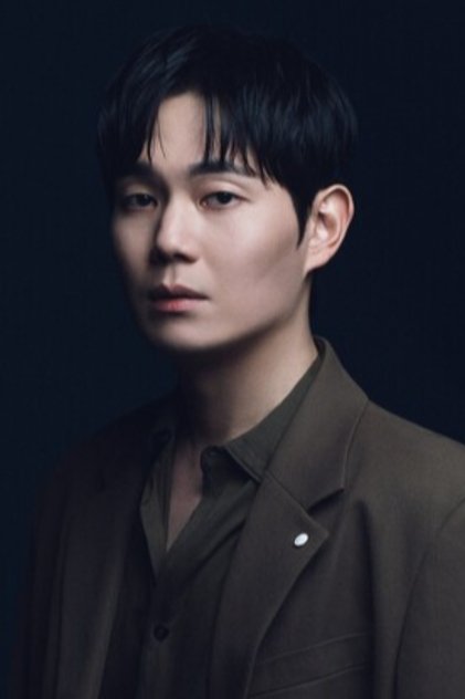 Ryu Kyung-soo în rolul lui Kim Young-ho