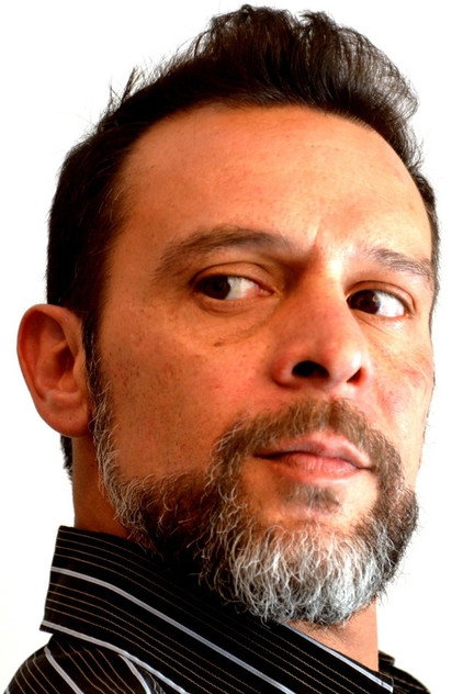 Juan Manuel Pernas 饰 Gustavo