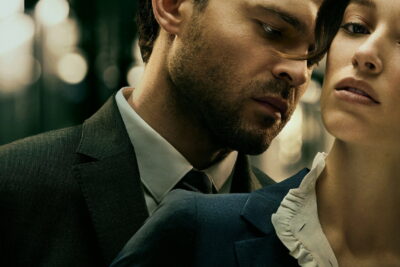『フェアプレー』は、成功が恋愛を蝕む残酷さを静かな緊張で描く