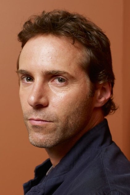 Alessandro Nivola como Nick
