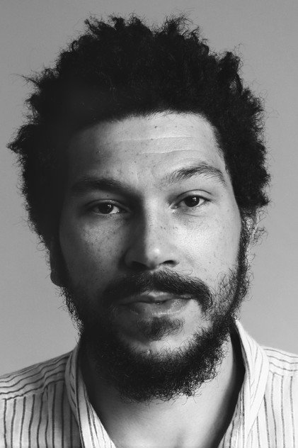 Joel Fry como Bryan