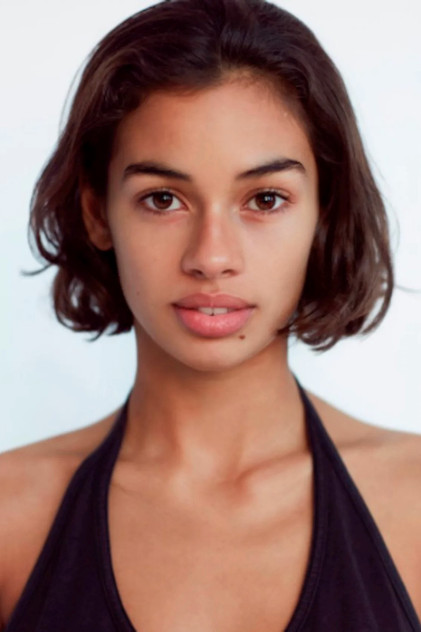Nia Towle como Louisa Musgrove