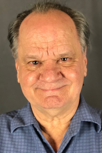 Ritchie Montgomery como Father Linares