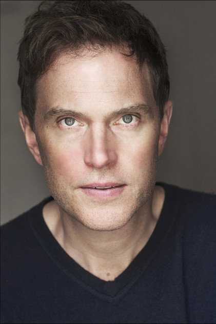Daniel Lapaine como Keith