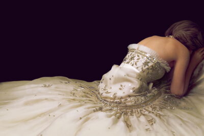 Spencer: una princesa atrapada en su propio cuento oscuro