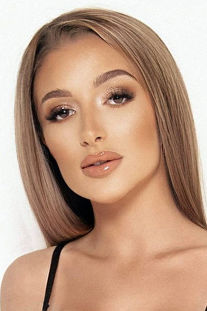 Natasha Tosini dans le rôle de Lara