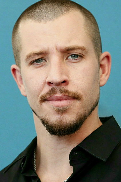 Beau Knapp dans le rôle de Raphael 'Cuco' Prado