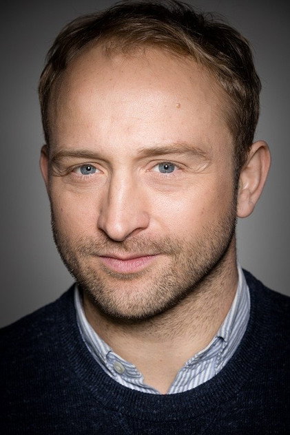 Borys Szyc como Wiktor Forst