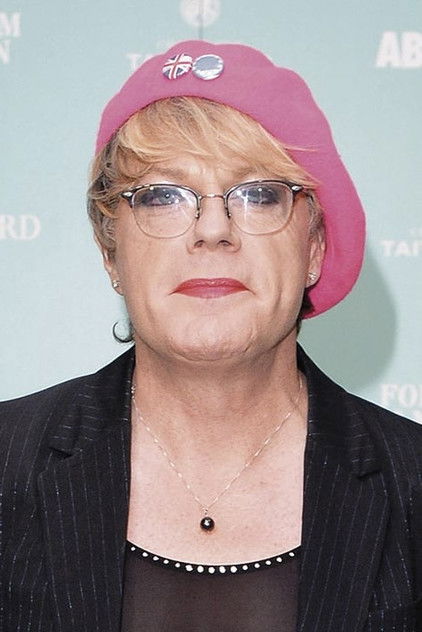 Suzy Eddie Izzard como Dan Deakins