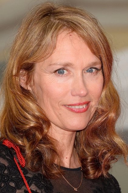 若きジャンヌの母アンヌ役のマリアンヌ・バスレール