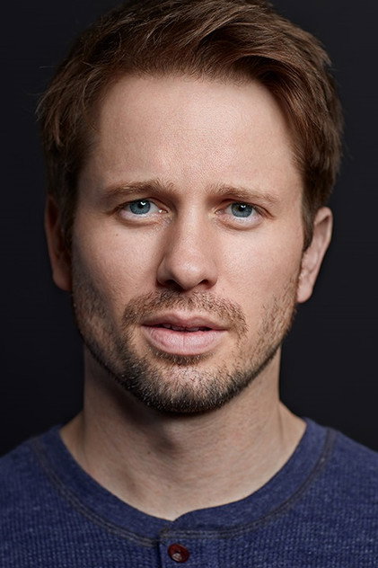 Tyler Ritter în rolul procurorului federal John Brownlee