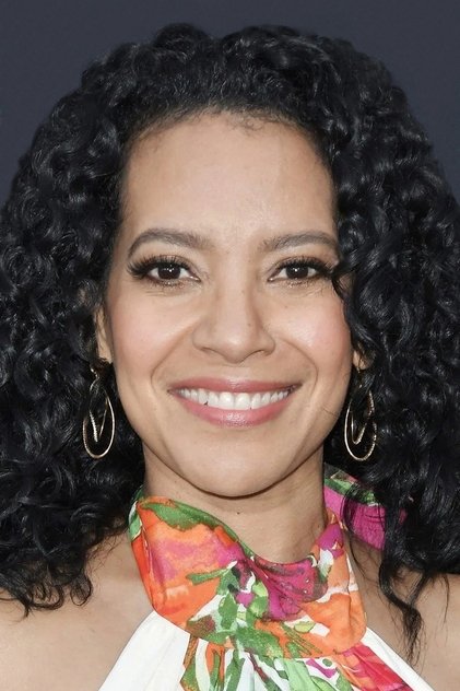 Zabryna Guevara como Alice