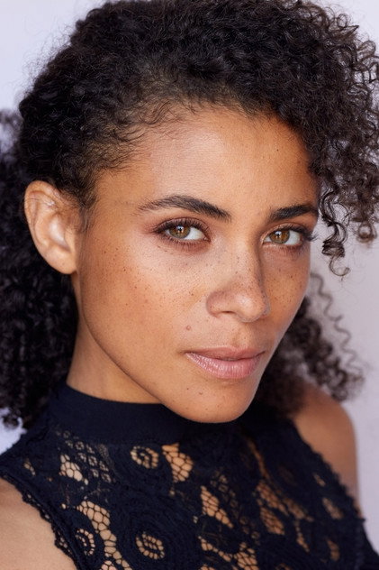 Murielle Hilaire como Detective Kersch